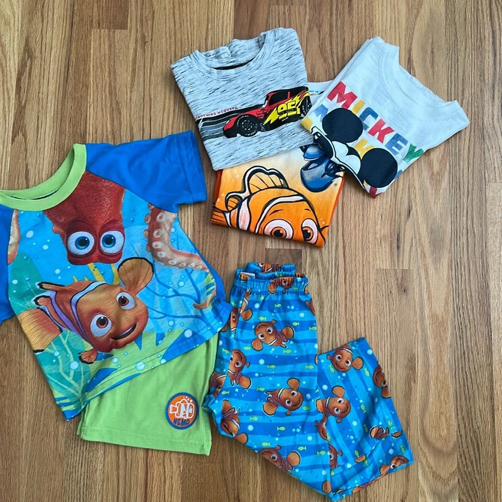 Sibling Disney clothes 3T,5 - Picture 2 of 10